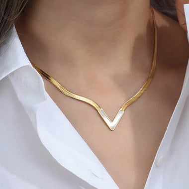 YAMNA V-Shape Chain Necklace - Zoha Los Angeles