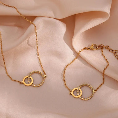 EMMY Circle Necklace