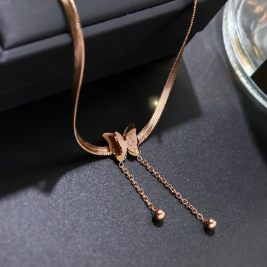 NIDA Pendant Charm Necklace