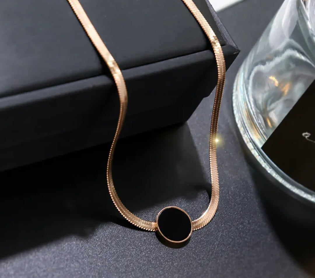 NIDA Pendant Charm Necklace