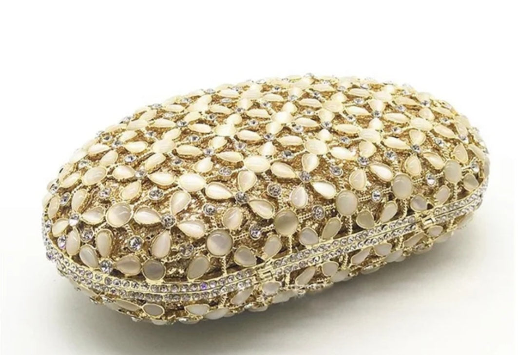 NUHA Clutch