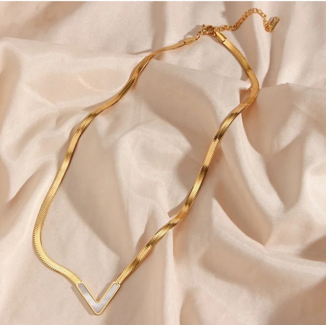 YAMNA V-Shape Chain Necklace